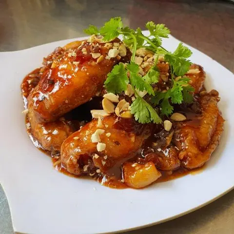 Hình ảnh cơm chiên gà sốt me 