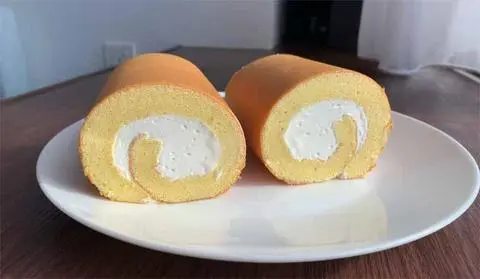 Hình ảnh Bông Lan cuộn kem size lớn 