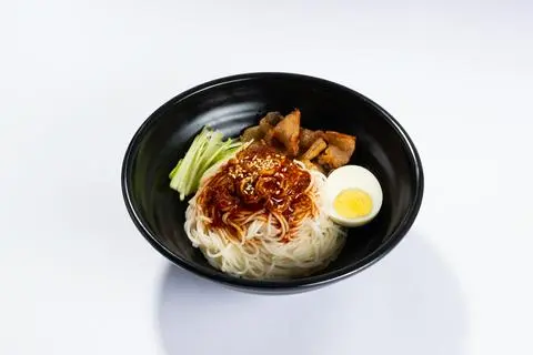 Hình ảnh Mì trộn tương ớt