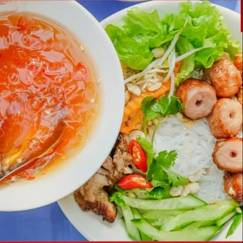 Hình ảnh Bún trộn nem hồ lô + nem rán
