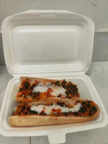 Hình ảnh Bánh mì nướng sa tế cốt dừa
