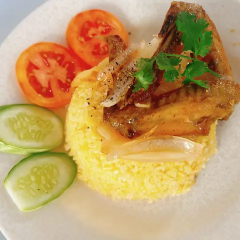 Hình ảnh Cơm Cánh Gà Chiên Nước Mắm