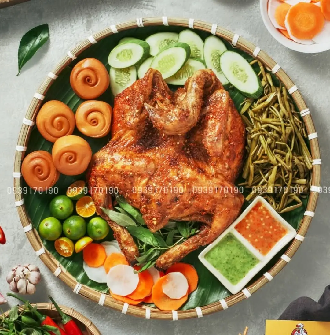 Hình ảnh Gà nướng 3 vị da giòn đậm vị 