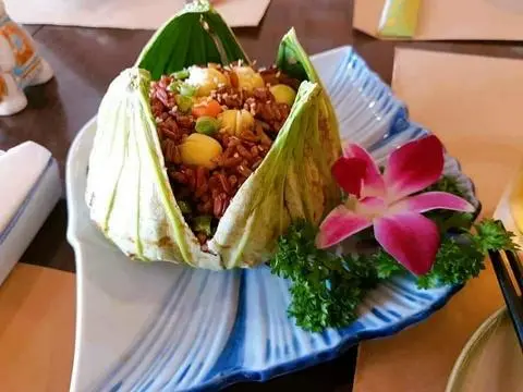 Hình ảnh Cơm lá sen gạo lứt chay