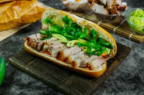 Hình ảnh Bánh mì heo quay