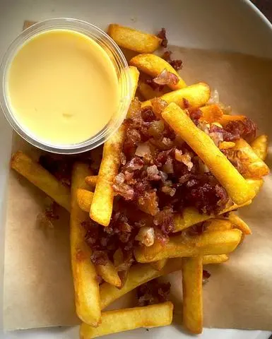Hình ảnh Bacon & Cheesy fries - Khoai tây chiên sốt phô mai Cheddar & thịt xông khói