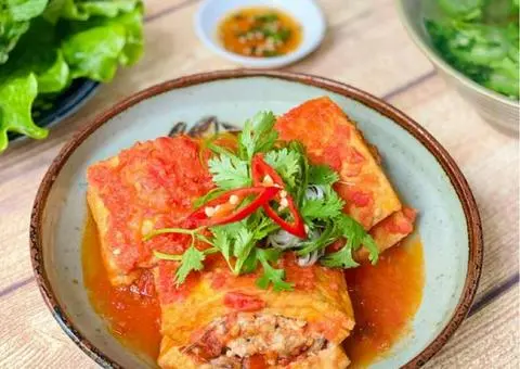 Hình ảnh Cơm đậu hủ nhồi thịt sốt cà