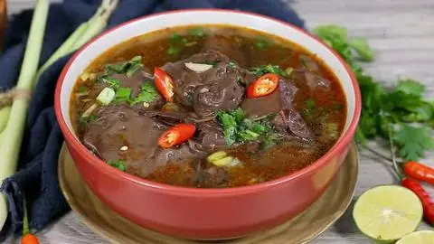 Hình ảnh Huyết nấu canh hẹ