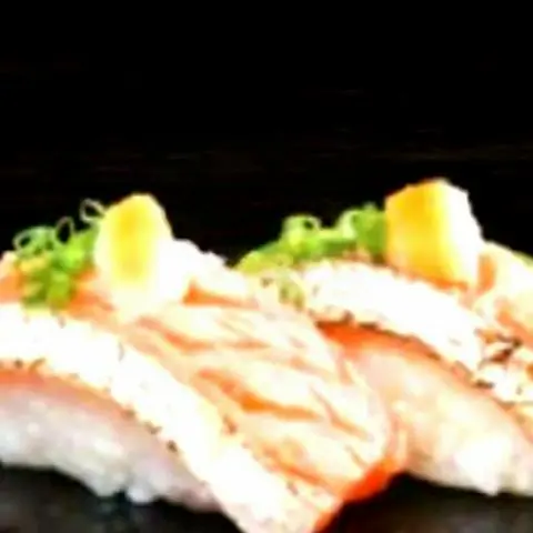 Hình ảnh Aburi salmon sushi