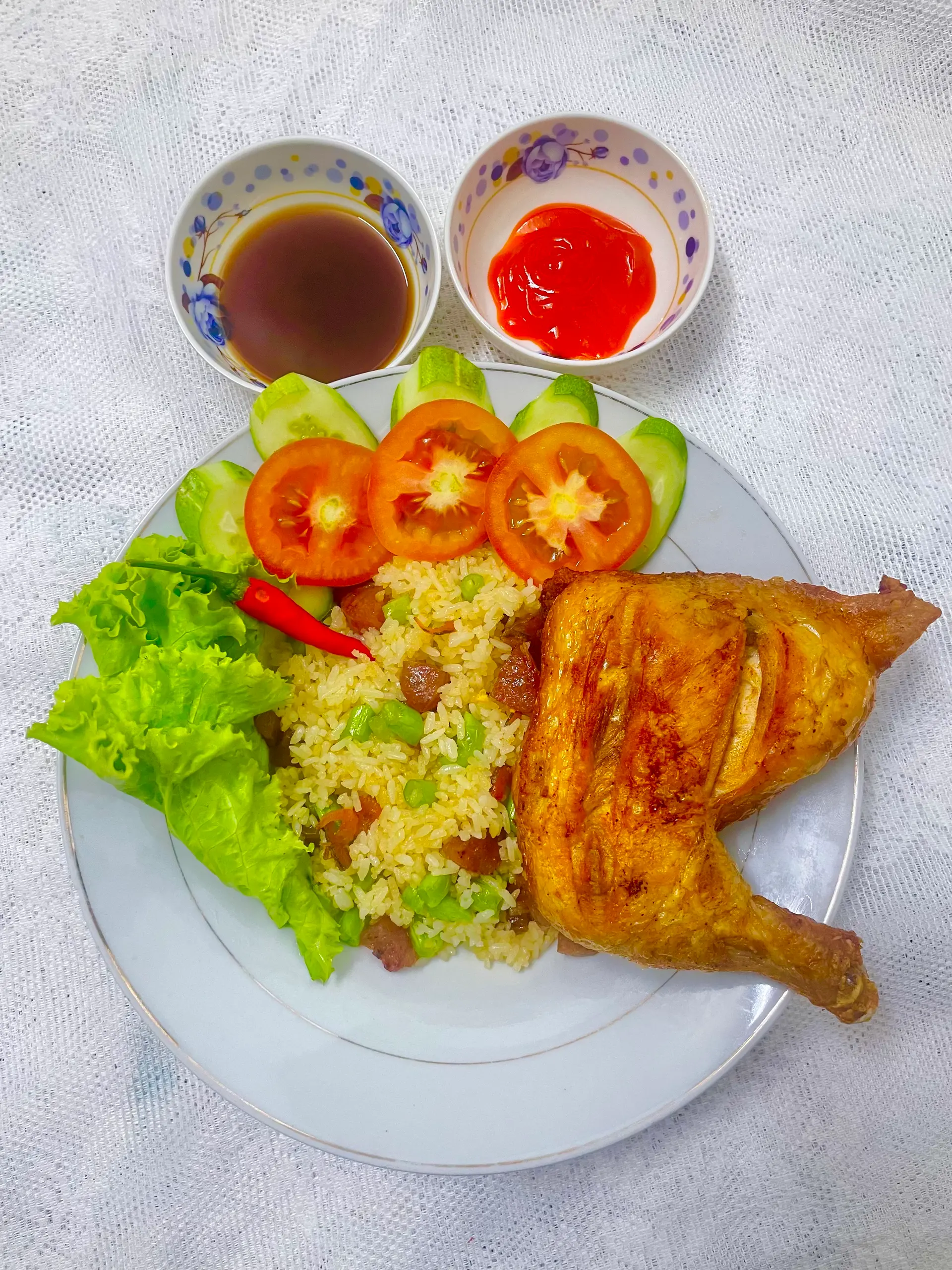 Hình ảnh Cơm Chiên Dương Châu Đặc Biệt + Đùi Gà Xối Mỡ