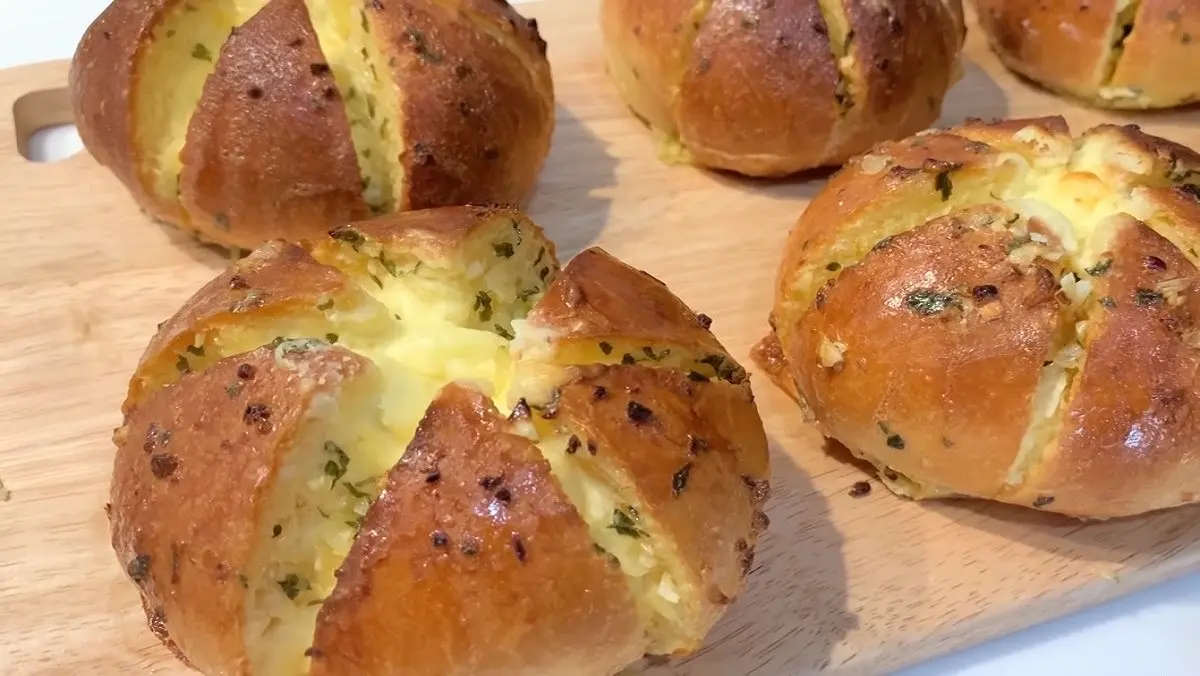 Hình ảnh Bánh mì phô mai bơ tỏi