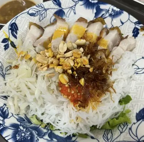 Hình ảnh Bún mắm nêm thịt heo quay
