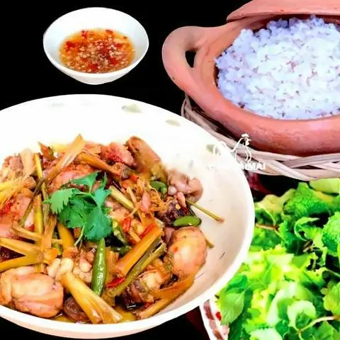 Hình ảnh Cơm gà kho sả ớt 1 người