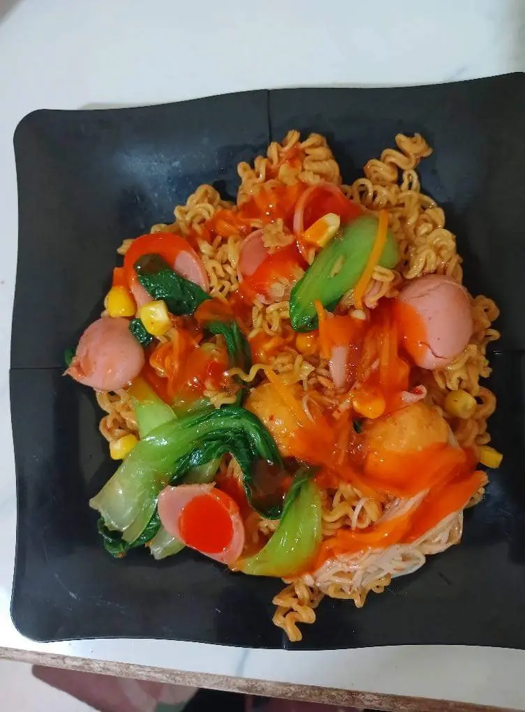 Hình ảnh mỳ trộn indomi xúc xích,bò khô 