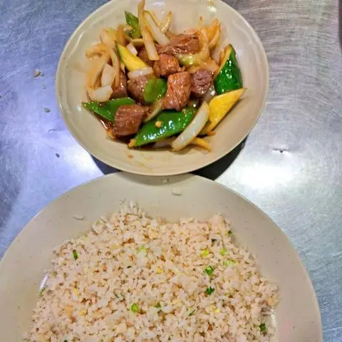 Hình ảnh Cơm xào bò lúc lắc