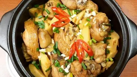 Hình ảnh Cơm gà kho măng