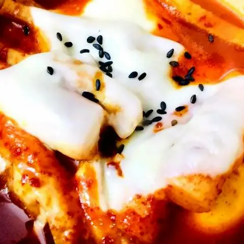 Hình ảnh Tokbokki truyền thống phô mai