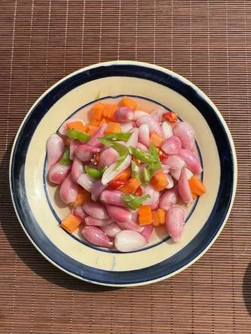 Hình ảnh Hành ngâm chua ngọt
