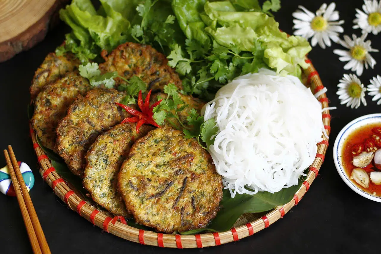 Hình ảnh Chả rươi tặng 1 bánh cốm 45g
