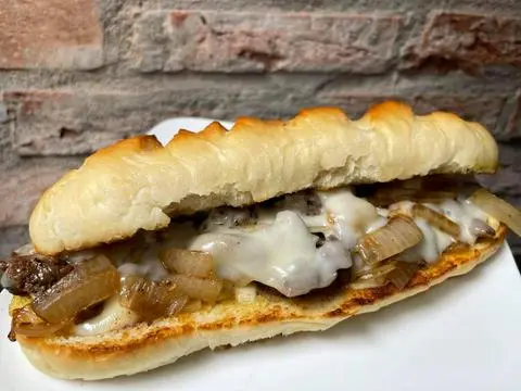 Hình ảnh The Philly Cheesesteak - Bánh mì steak phô mai đặc biệt