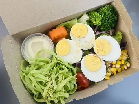 Hình ảnh Mì rau củ + Trứng gà luộc