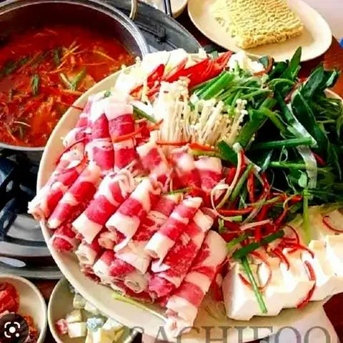 Hình ảnh Lẩu bò nhúng Thái Lớn