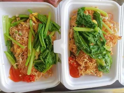 Hình ảnh Mì gói xào 2 trứng