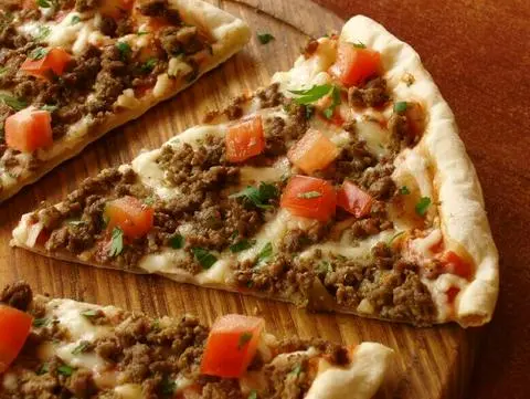Hình ảnh Pizza bò phô mai