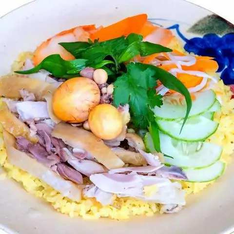 Hình ảnh Cơm gà xé trứng non