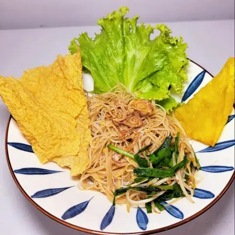 Hình ảnh HỦ TIẾU KHÔ - KÈM SOUP RAU CỦ