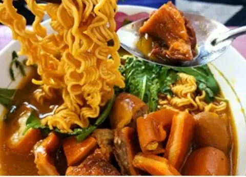 Hình ảnh Phá lấu bò mì gói