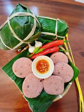 Hình ảnh Nem chua nguyên cây (500gr)