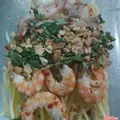 Hình ảnh Gỏi đu đủ tôm thịt bánh phồng tôm