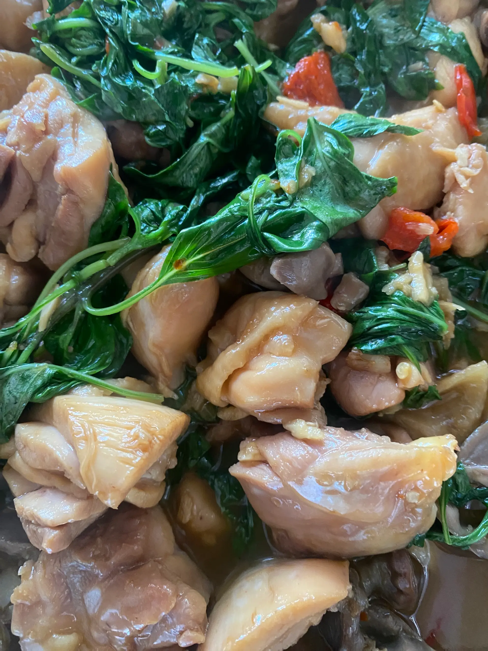 Hình ảnh Gà xào lá quế 