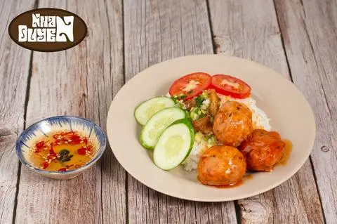 Hình ảnh Cơm xíu mại chay sốt Nhân Duyên