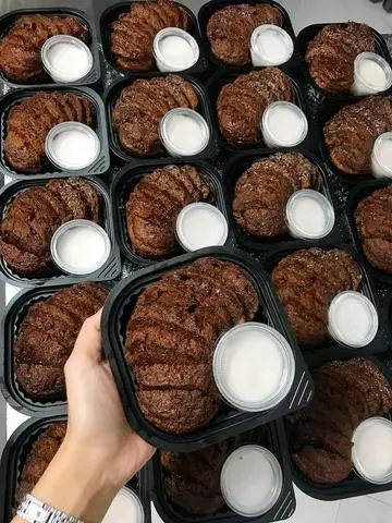 Hình ảnh Bánh bò thốt nốt chấm sữa dừa