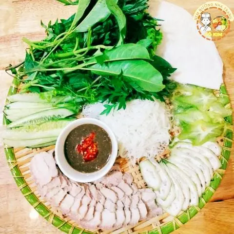 Hình ảnh Bánh tráng phơi sương cuốn thịt luộc