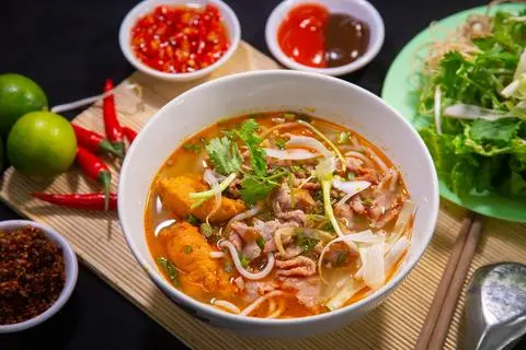 Hình ảnh Bún bò tái cua