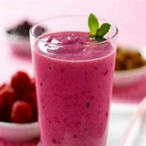 Hình ảnh matcha latte phúc bồn tử