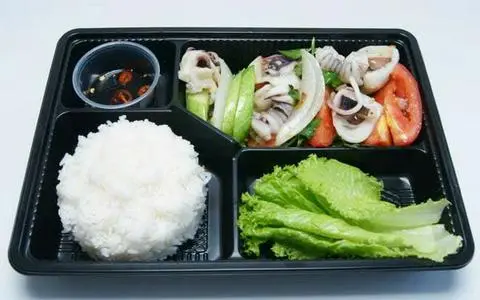 Hình ảnh Cơm mực xào hành cần