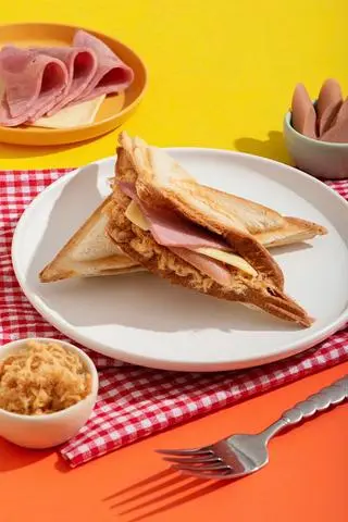 Hình ảnh Sandwich kẹp thập cẩm phô mai