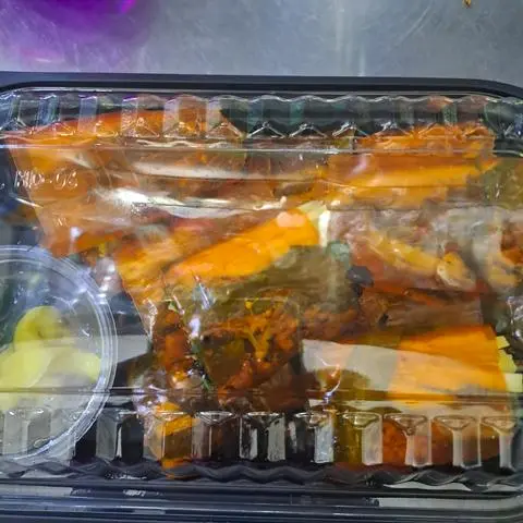 Hình ảnh Bánh tráng cuốn thập cẩm chay chấm sốt