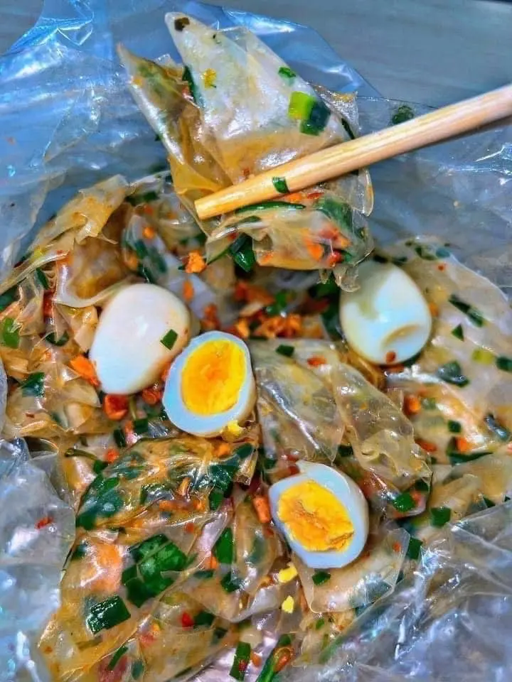Hình ảnh Bánh dẻo trộn mỡ hành trứng cút