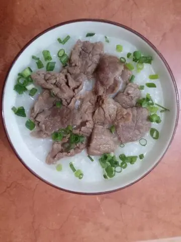 Hình ảnh Cháo Bò (750 - 800ml)- có hành lá , tía tô