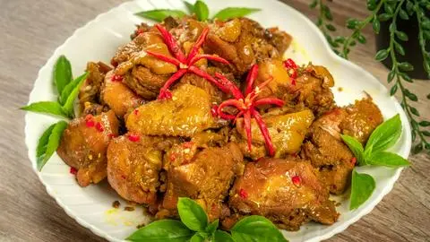 Hình ảnh Gà kho sả ớt (chưa bao gồm cơm)
