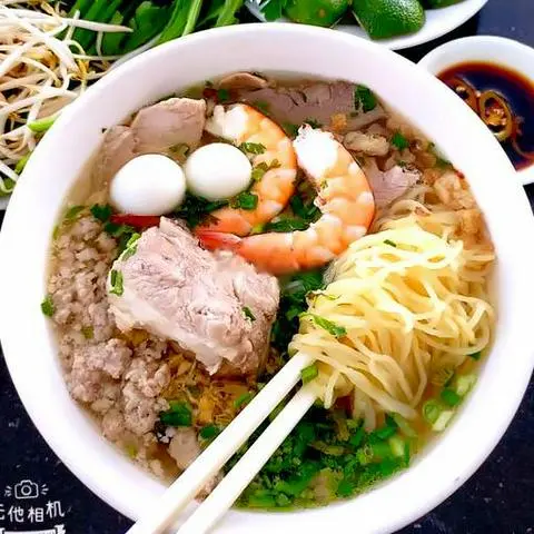Hình ảnh Hủ tiếu mì nước đặc biệt