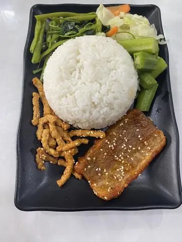 Hình ảnh Cơm heo quay ram chay