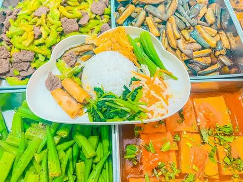 Hình ảnh cơm chả giò chay 2 thanh