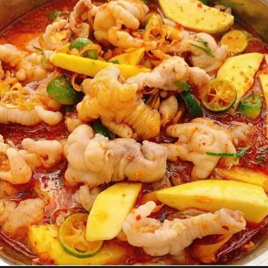 Hình ảnh Chân gà rút xương sốt thái 