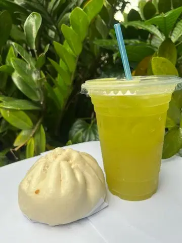 Hình ảnh Combo Bánh bao Xá xíu Trứng Muối Trứng Cút 200gr + Nước mía 800ml